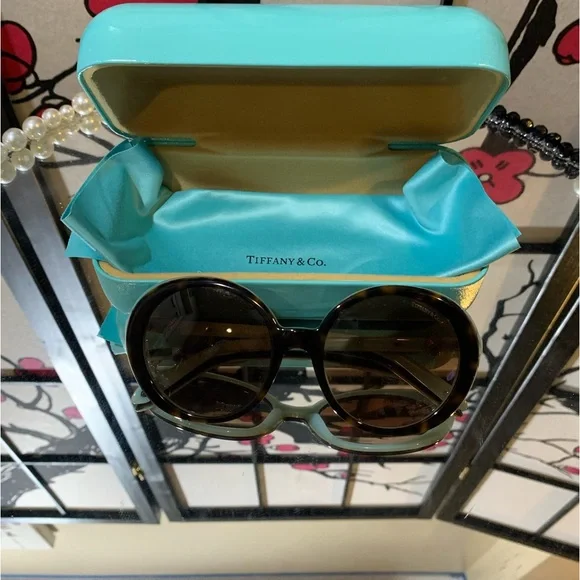 EUC ❤️Tiffany & Co Savanna O.S Retail $375.00 Gradient  display picture 2